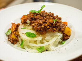 Kohlrabi Pasta mit Linsenhacksauce Vegan 