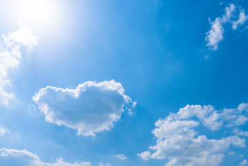 Obraz na płótnie Canvas 青空と白い雲のタイムラプス　4K UHD