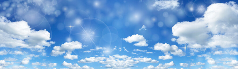 キラキラと光る幻想的な青い空と白い雲