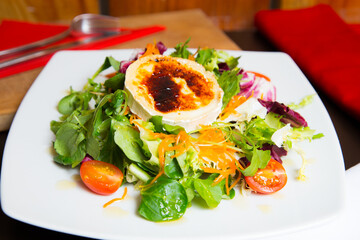 Delicious and healthy green salad with gratin goat cheese.