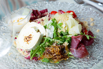 Delicious and healthy green salad with gratin goat cheese.