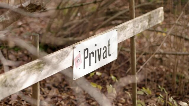 A wooden sign of a private property in German language saying "Privat".