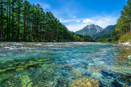 夏の上高地　梓川と焼岳【長野県・松本市】　
Kamikōchi in summer. Azusa River and Mt.Yakedake - Nagano, Japan