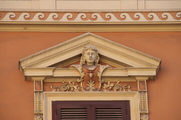 Obraz premium Prati District Pediment with Sculpted Decoration above a Window in Rome, Italy