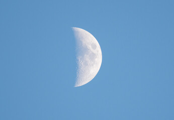Obraz na płótnie Canvas The moon is in the sky with a clear blue sky