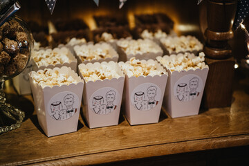 Candy Bar Popcorn in Braut & Bräutigam Box