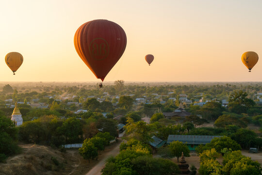 Fototapeta Hot-air balloons at sunrise over village near Bagan (Pagan)