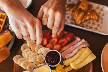 couple at breakfast