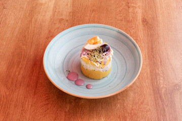 This dish is traditionally made on the basis of yellow potatoes, lemon, yellow chili, boiled egg...