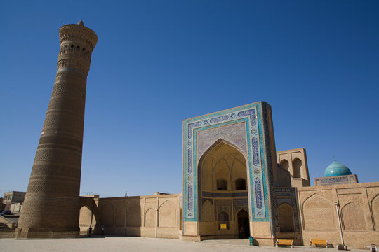 Kalyon Minar (Great Minaret), Kalyon Mosque in the background, Poi Kalyon Square, UNESCO World Heritage Site, Bukhara