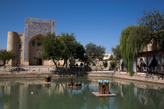 Lyabi Khauz Lake, Nodir Devonbegi Tekke in the background, Bukhara
