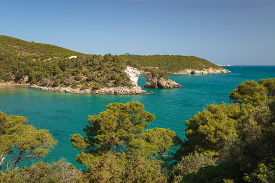 Arco di San Felice arch and Gargano peninsula coastline, Vieste, Gargano peninsula, Foggia province, Puglia