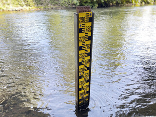 Pegel misst Wassertand in einem Fluß