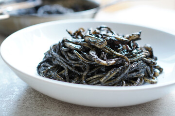 イカ墨パスタ　イカスミのスパゲティ	