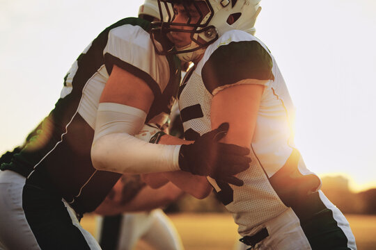 American football players blocking each other during practice - Powered by Adobe