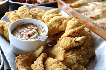 Peixe Frito com Creme de Maionese