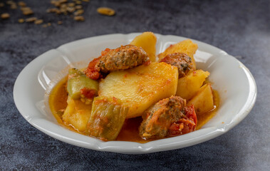 Meatballs with tomatoes, peppers and potatoes