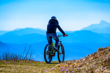 Fototapeta premium Base Nato con Bici elettrica 