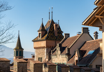 Fototapeta premium Majestic castle Oberhofen at the lake of Thun in Switzerland