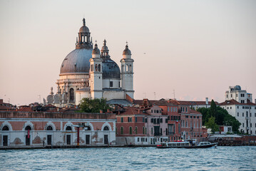Fototapeta na wymiar coastline view of the venetian St. Mark´s Basilica 