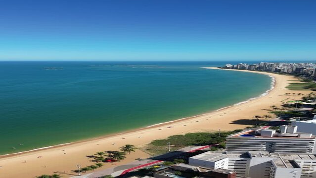 Imagem vertical a&eacute;rea de Vila Velha, mostrando a Praia da Costa, 3&ordf; Ponte e o Convento da Penha.