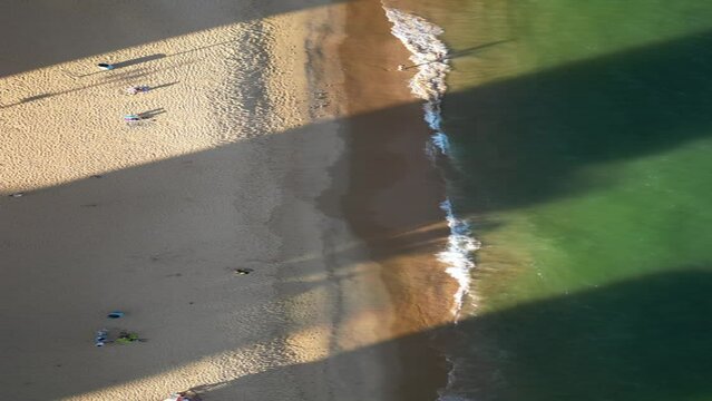Imagem vertical a&eacute;rea de Vila Velha, mostrando a Praia da Costa, 3&ordf; Ponte e o Convento da Penha.