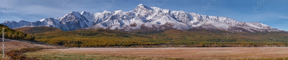 Wall mural Panorama of Altai lake Dzhangyskol on mountain plateau Eshtykel. Altai, Siberia, Russia