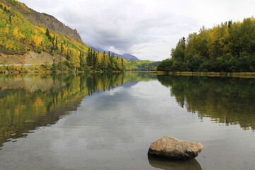 Fototapeta na wymiar lake in the autumn Alaska