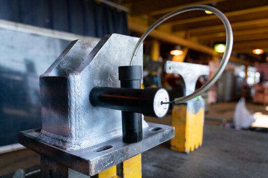 Check for cracks in weld support by permanent magnet method MAGNETIC PARTICLE TEST.