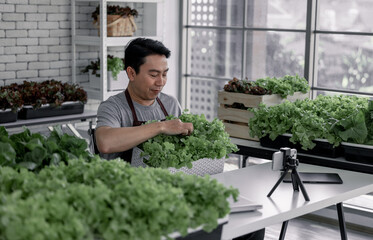 Vendor sell veggies online via live streaming by giving client information and answering questions...