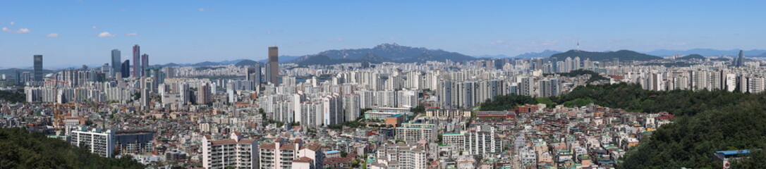 Fototapeta na wymiar Urban Landscape in Seoul, Korea (panorama) - 02