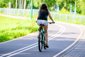 Naklejka premium Cyclist ride on the bike path in the city Park 