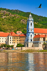 ドナウ川沿いのデュルンシュタインの街並み