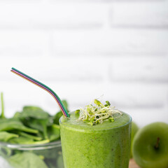 green smoothie with kiwi and spinach