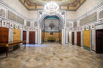 Obraz premium architecture, pattern, door, decoration, arch, design, ancient, art, window, building, mosque, india, old, ornament, mosaic, arabic, travel, morocco, tile, palace, detail, religion, temple, alhambra, 