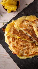 Quesadilla de queso con tortilla de trigo 