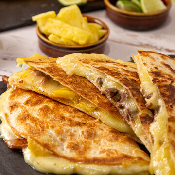 Gringas o quesadillas con pastor un platillo t&iacute;pico mexicano