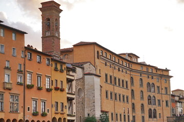 Obraz premium Palaces and church of San Jacopo Sopr'Arno along the Arno River in Florence, Tuscany, Italy