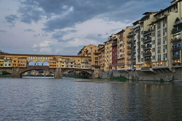 Obraz premium Ponte Vecchio at sunset seen from a boat on the Arno River in Florence, Tuscany, Italy