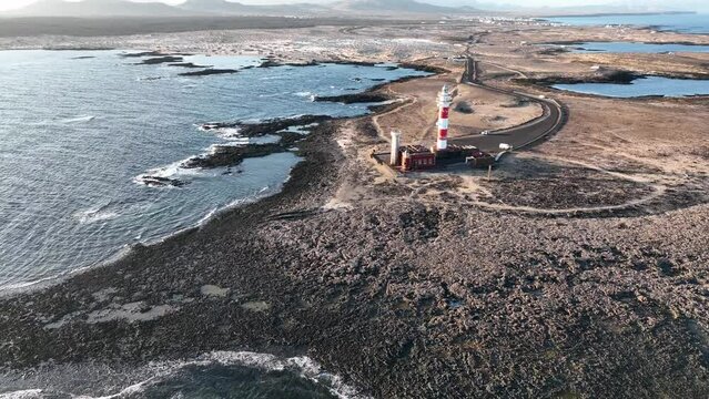 Faro del Tost&oacute;n en Fuerteventura, a vista de drone en 4k 60 fps.