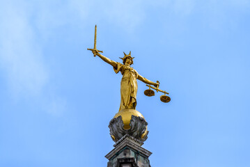 Statue of Lady Justice atop the Old Bailey Statue, London, UK - obrazy, fototapety, plakaty