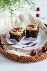 cream mocca choclate slice cake
