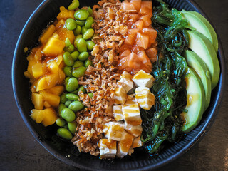 Poke de salmón 