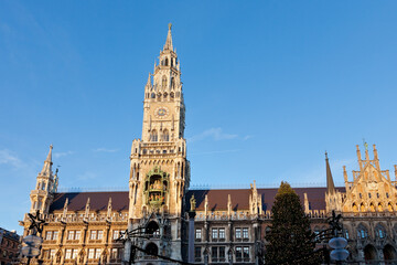 Fototapeta na wymiar Neues Rathaus am Marienplatz in München zur Weihnachtszeit, Deutschland