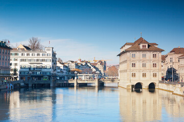 Fototapeta na wymiar Altstadt von Zürich und Zürcher See, Schweiz