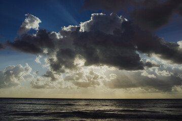atardecer con nubes