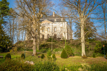 Fototapeta na wymiar Parc du château des Echelles à Ambérieu-en-Bugey