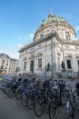 Naklejka premium Vertical shot of bikes near Frederik's Church in Copenhagen, Denmark