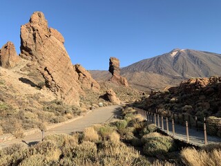 Roque Cinchado monument