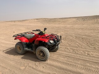 Obraz premium quad bike in desert